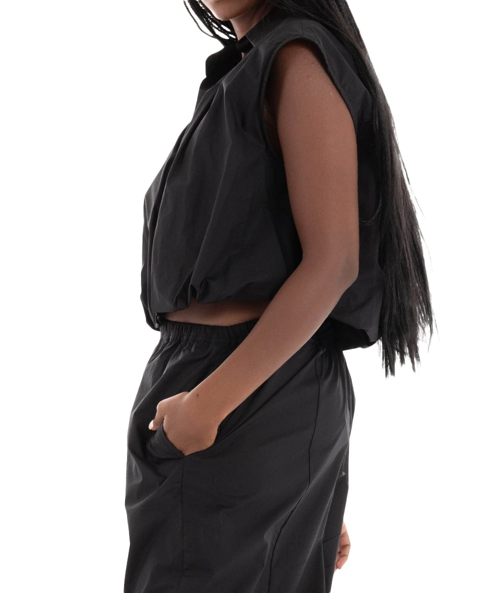 BLACK & BLACK Γυναικείο cropped αμάνικο πουκάμισο με πιέτες 3